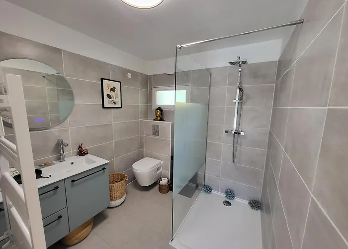 Indépendant Avec Terrasse à Juan Les Pins Affittacamere