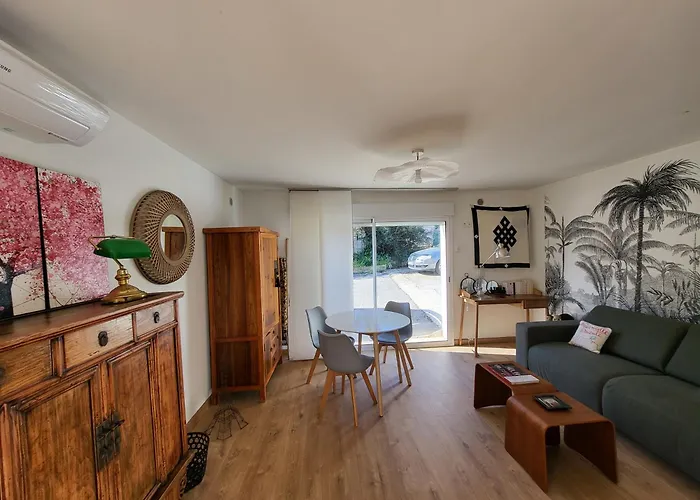 Independant Avec Terrasse A Juan Les Pins בית הארחה