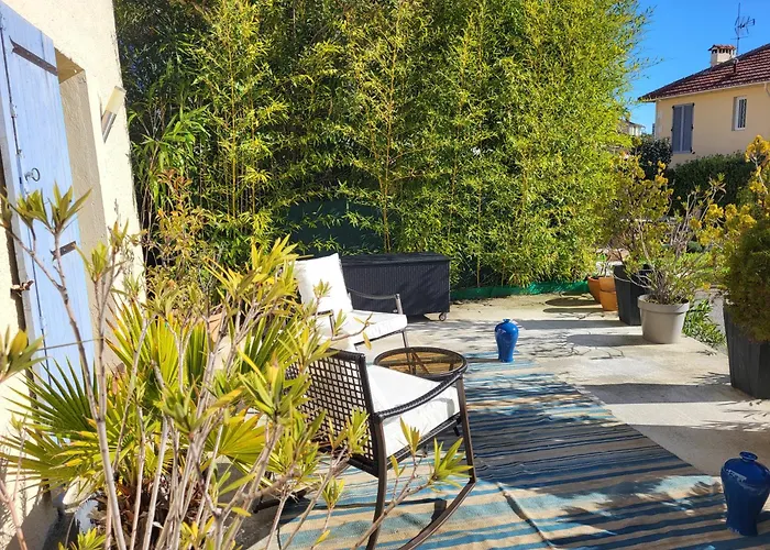 בית הארחה Independant Avec Terrasse A Juan Les Pins 3*